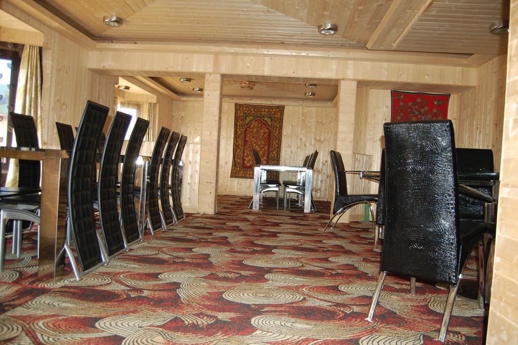 Hotel Zahgeer Continental Gulmarg Habitación foto