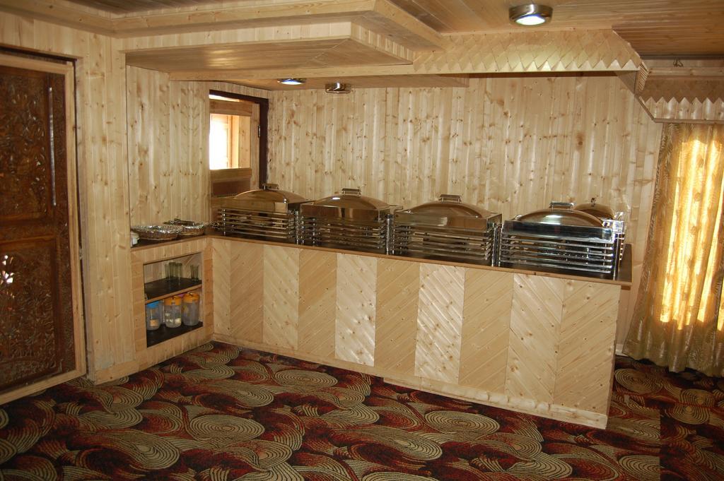 Hotel Zahgeer Continental Gulmarg Habitación foto