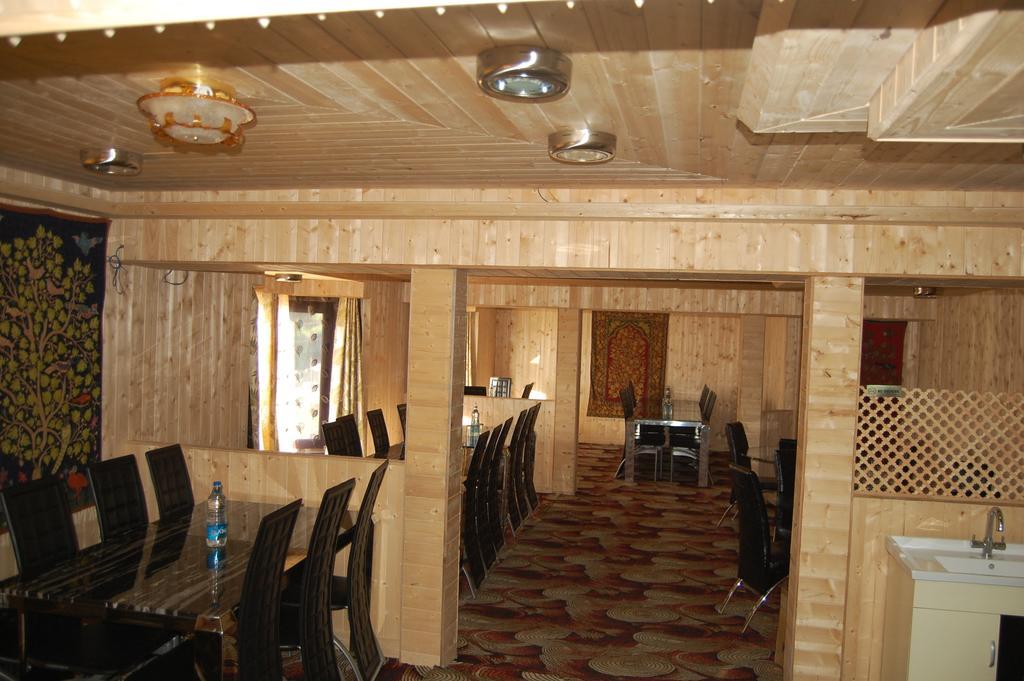 Hotel Zahgeer Continental Gulmarg Habitación foto
