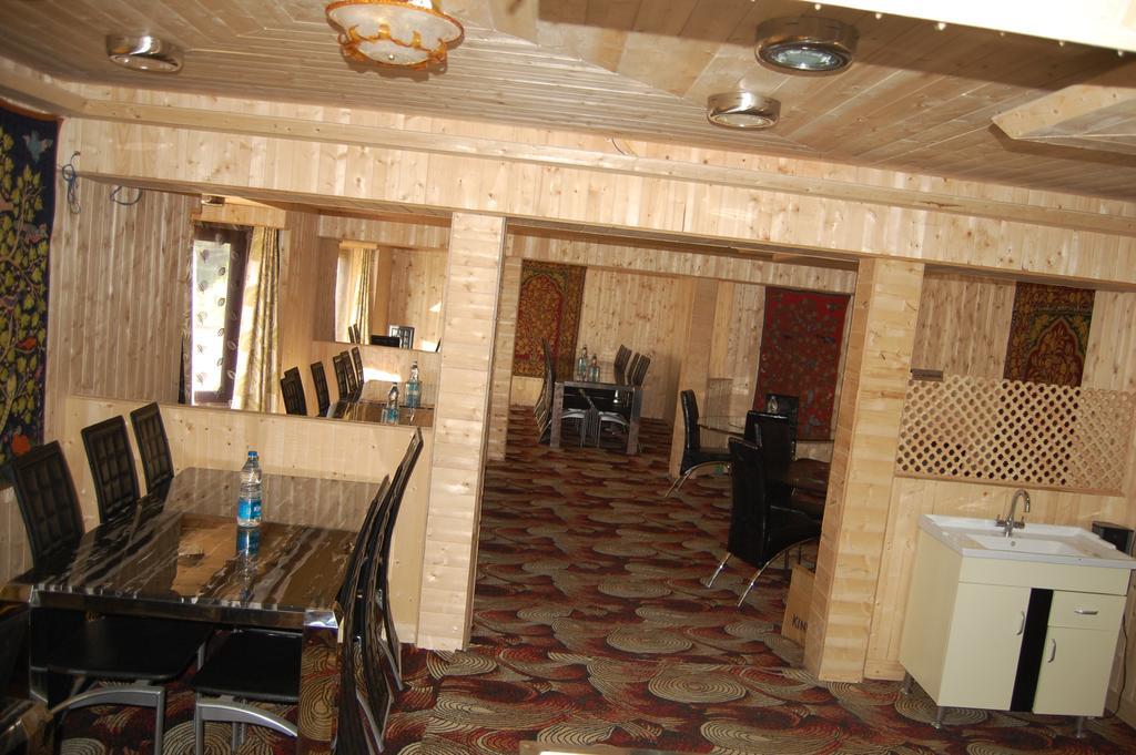 Hotel Zahgeer Continental Gulmarg Habitación foto